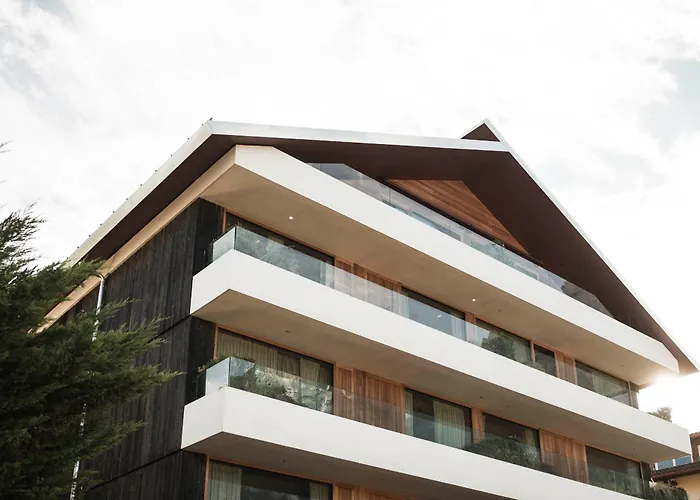 La Paula Apartments & Suites